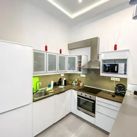 City Downtown For 6 * Budapest