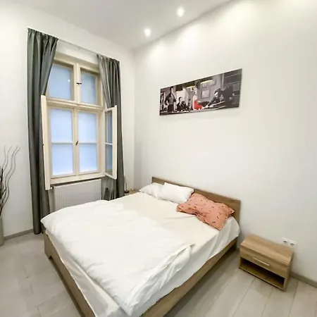 Apartment City Downtown For 6 *